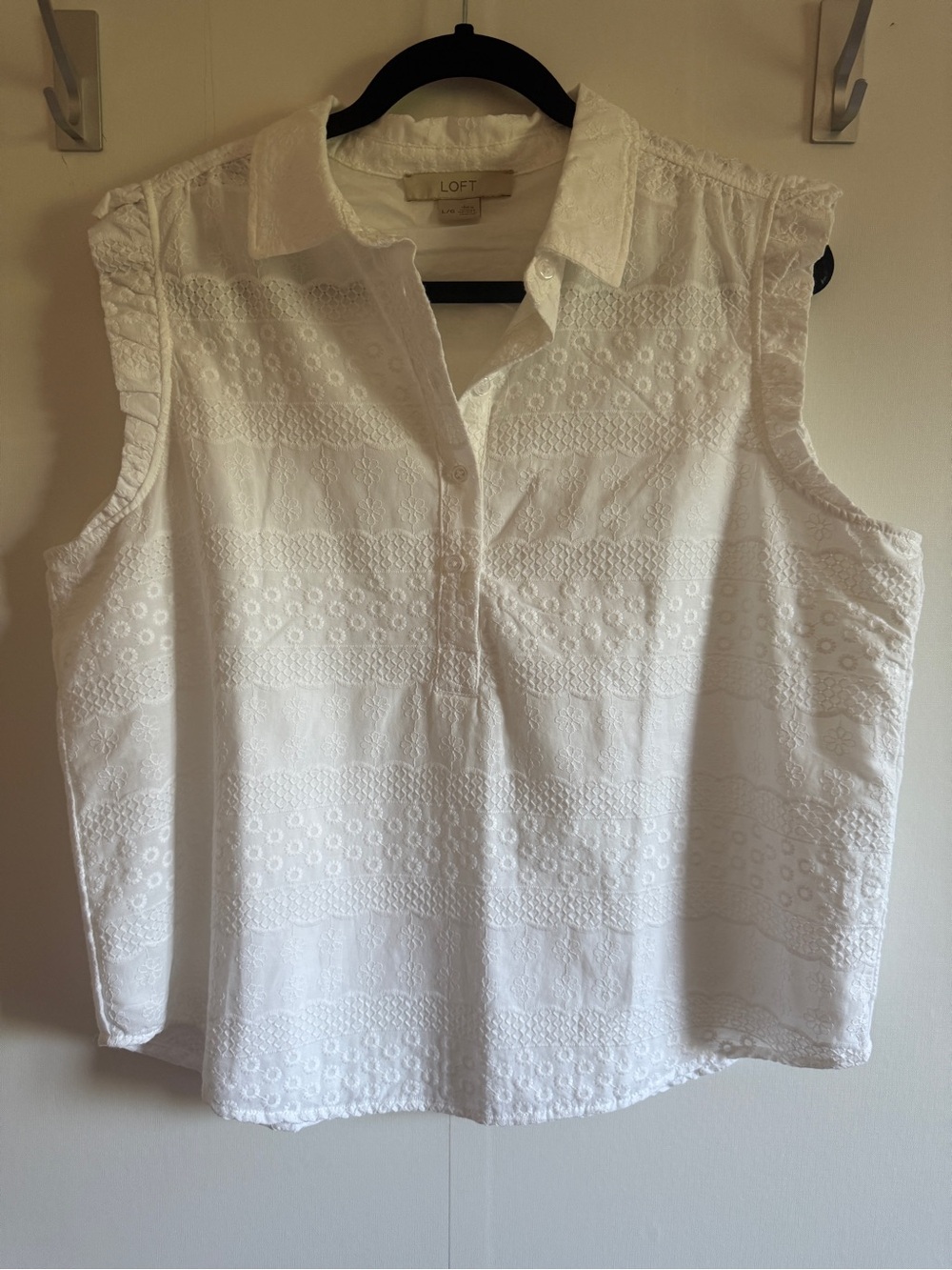 LOFT White Eyelet Embroidered Sleeveless Button Front Blouse L